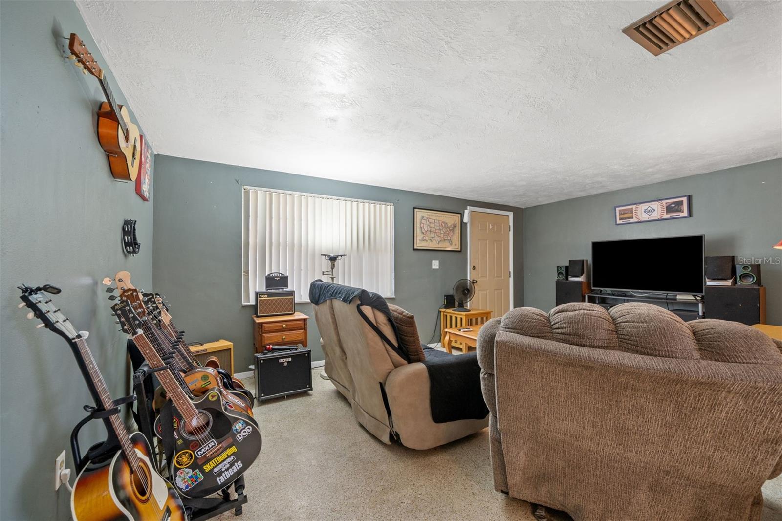 COUNTRY CLUB ESTATES - Residential