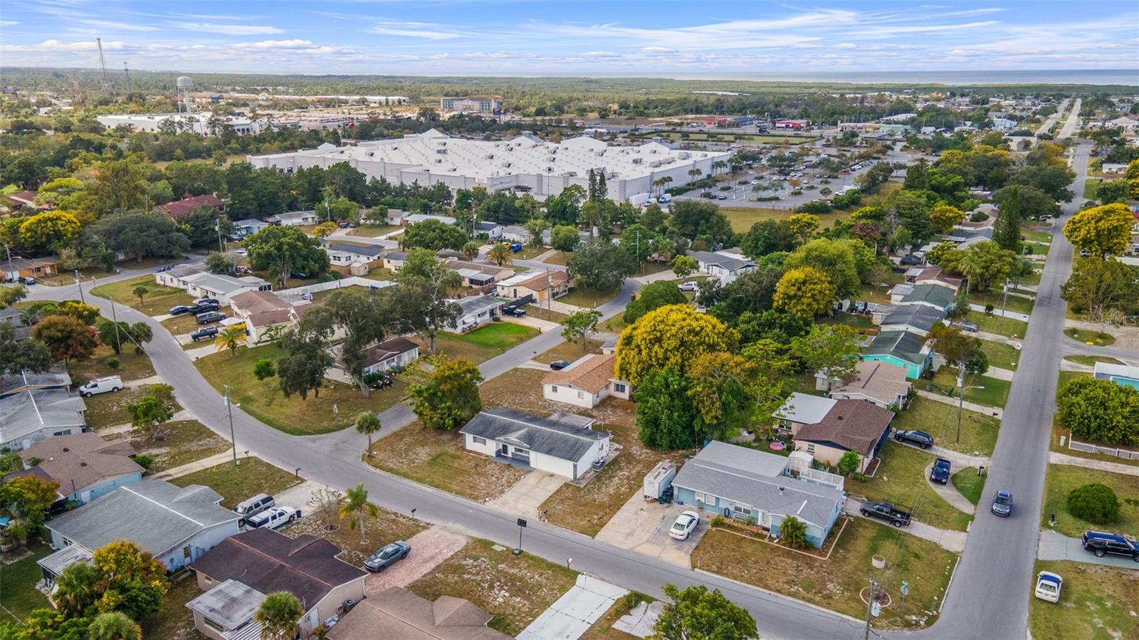 COUNTRY CLUB ESTATES - Residential