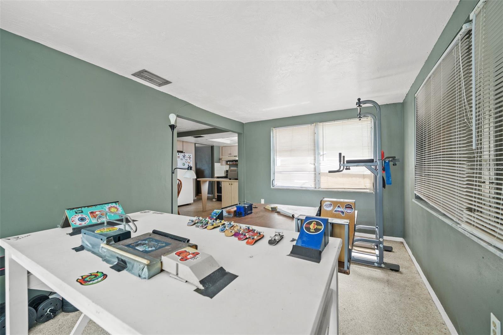 COUNTRY CLUB ESTATES - Residential