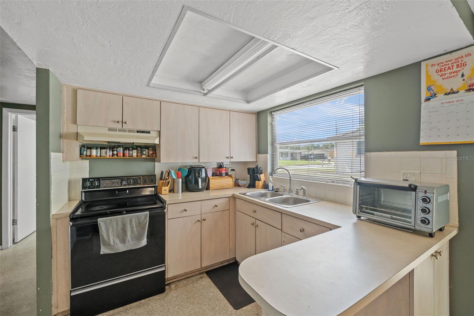 COUNTRY CLUB ESTATES - Residential