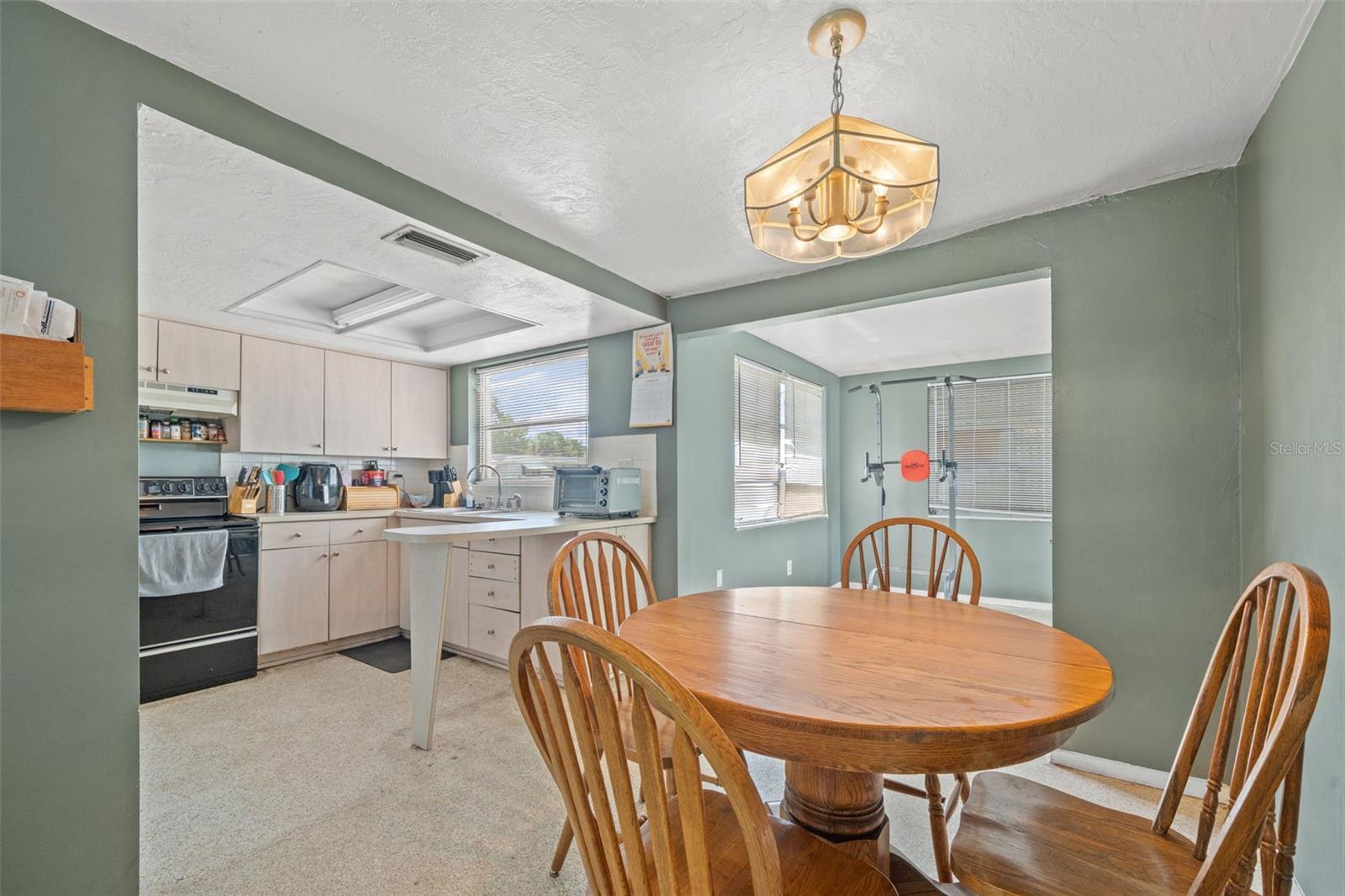 COUNTRY CLUB ESTATES - Residential