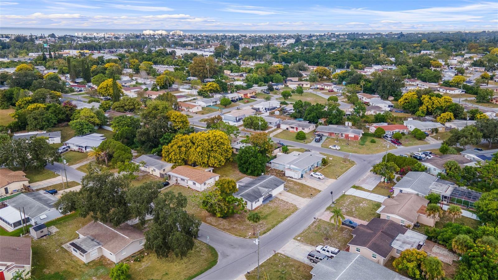 COUNTRY CLUB ESTATES - Residential