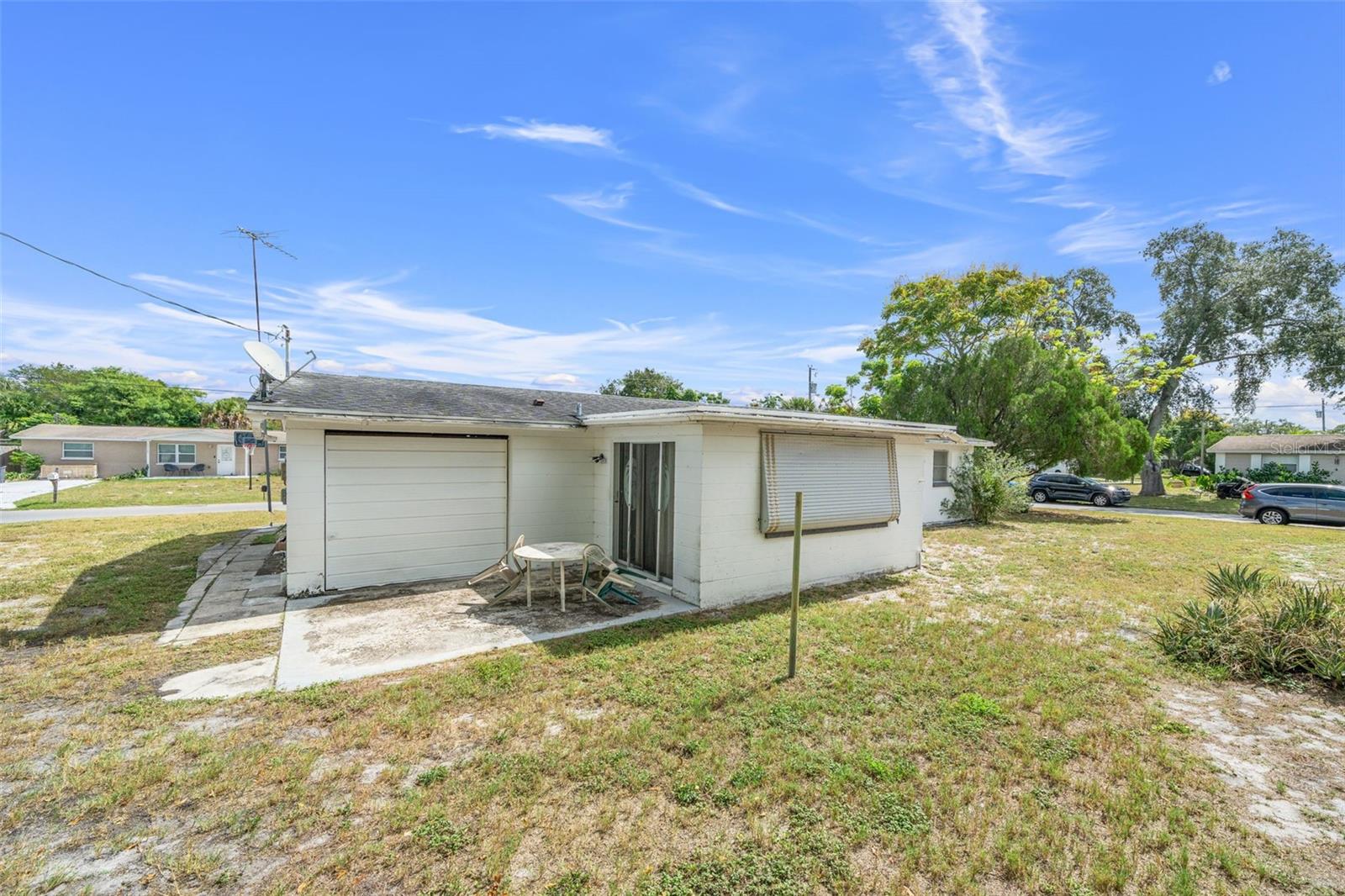 COUNTRY CLUB ESTATES - Residential