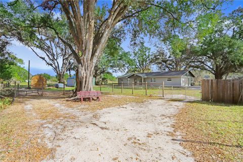 A home in LAKELAND