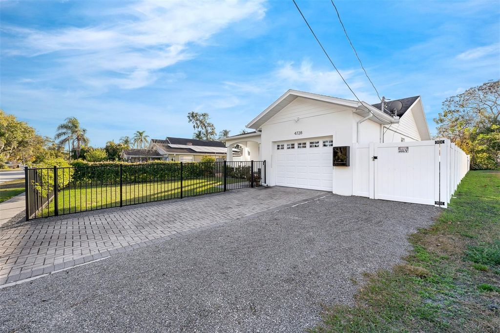 Photo of 4728 Goddard Avenue, Orlando, FL 32804 (MLS # O6377746)