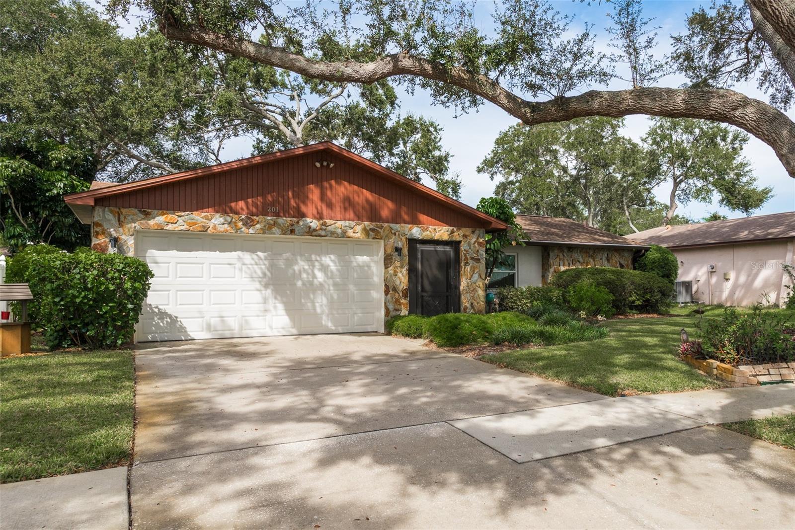 LAUREL OAK WOODS - Residential