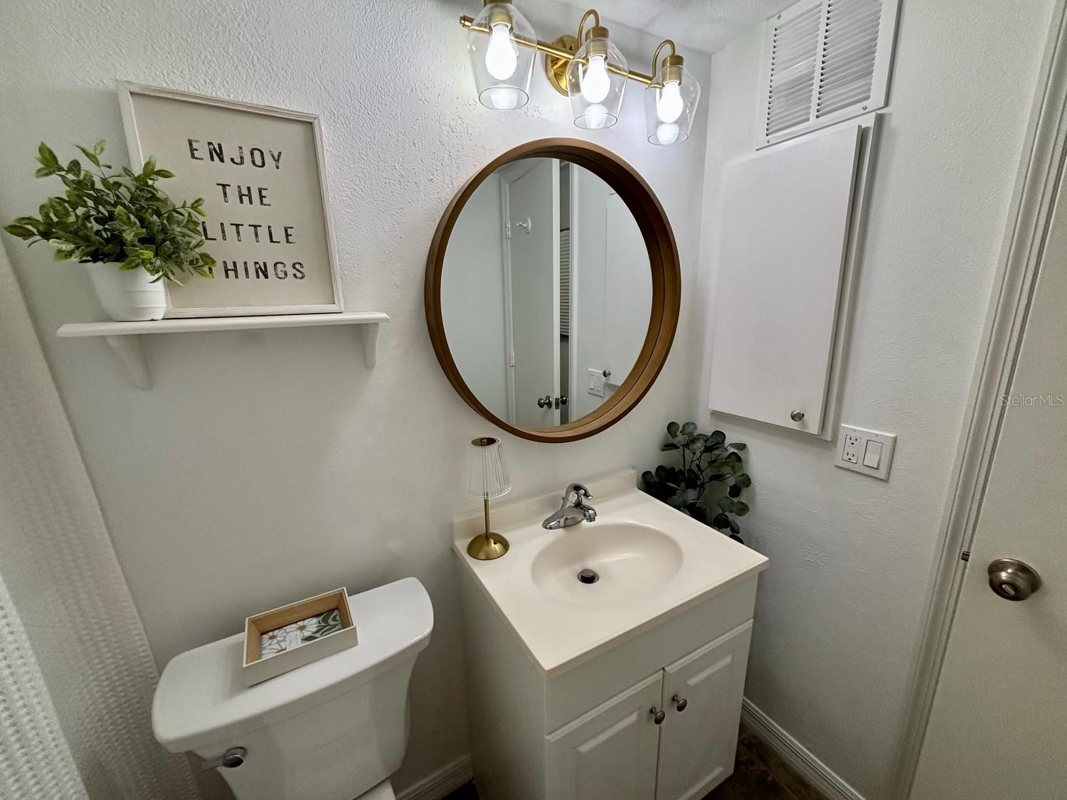 PLAZA GARDENS - Residential Lease