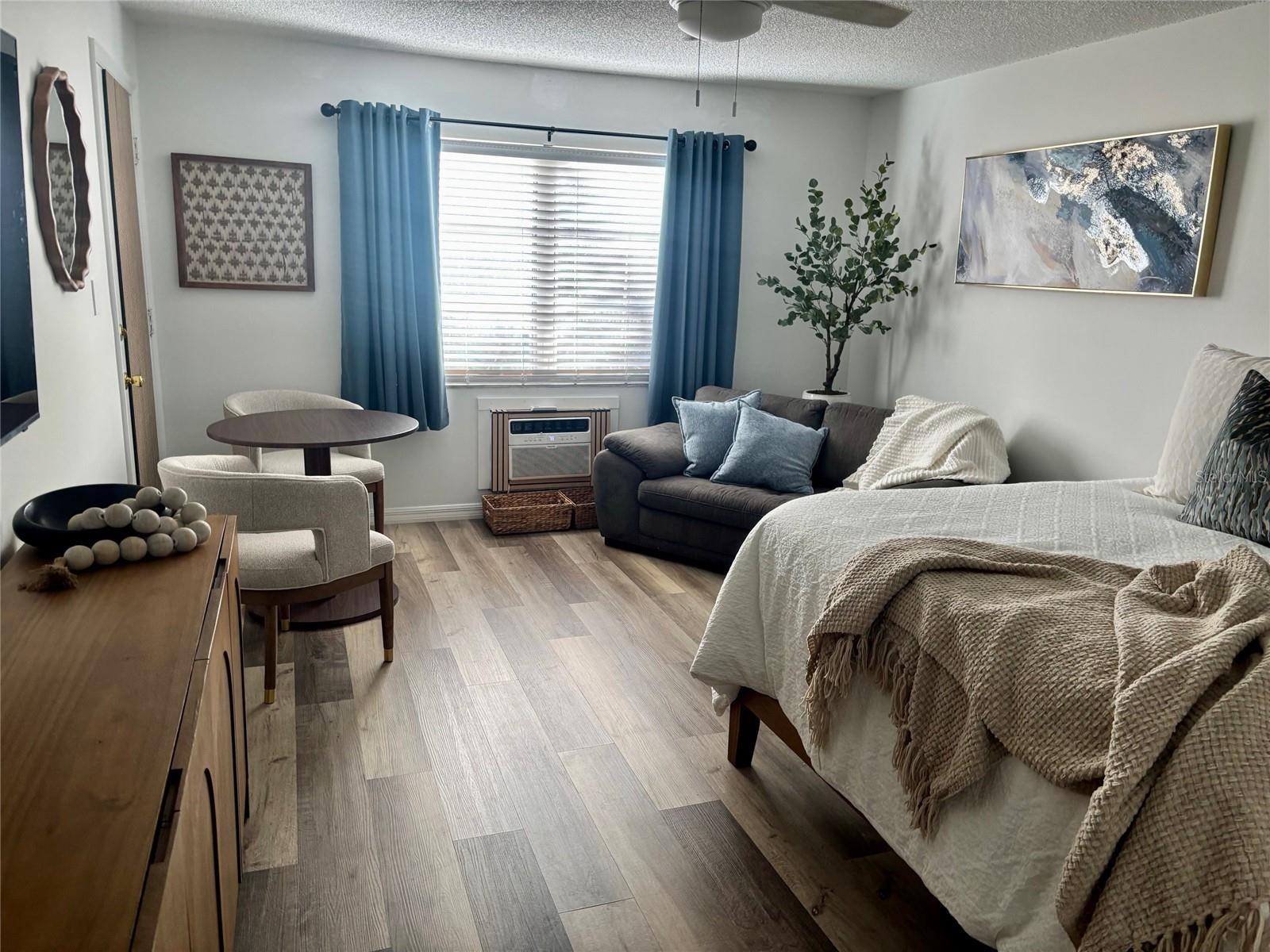 PLAZA GARDENS - Residential Lease