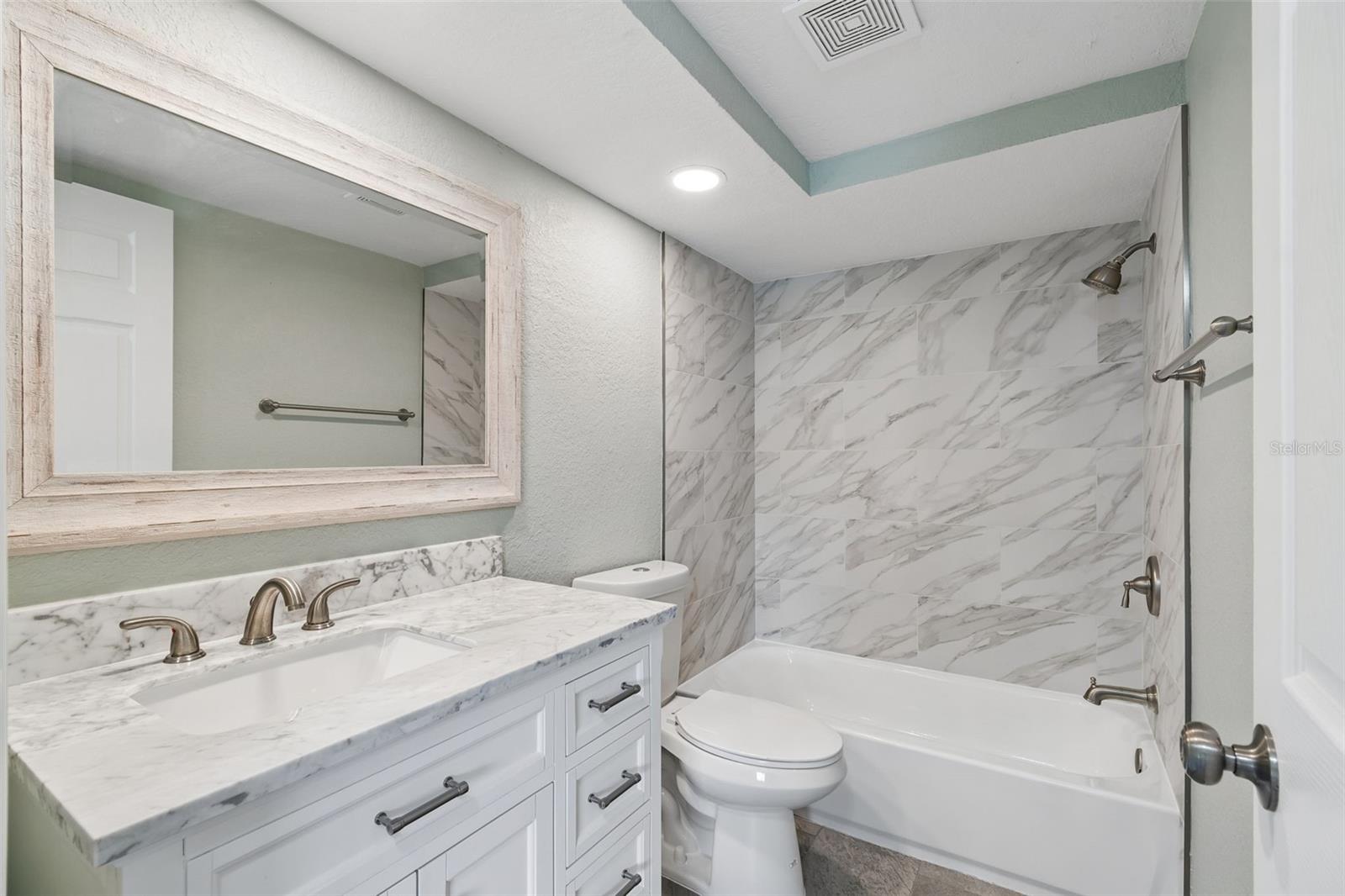 FLOR A MAR - Residential