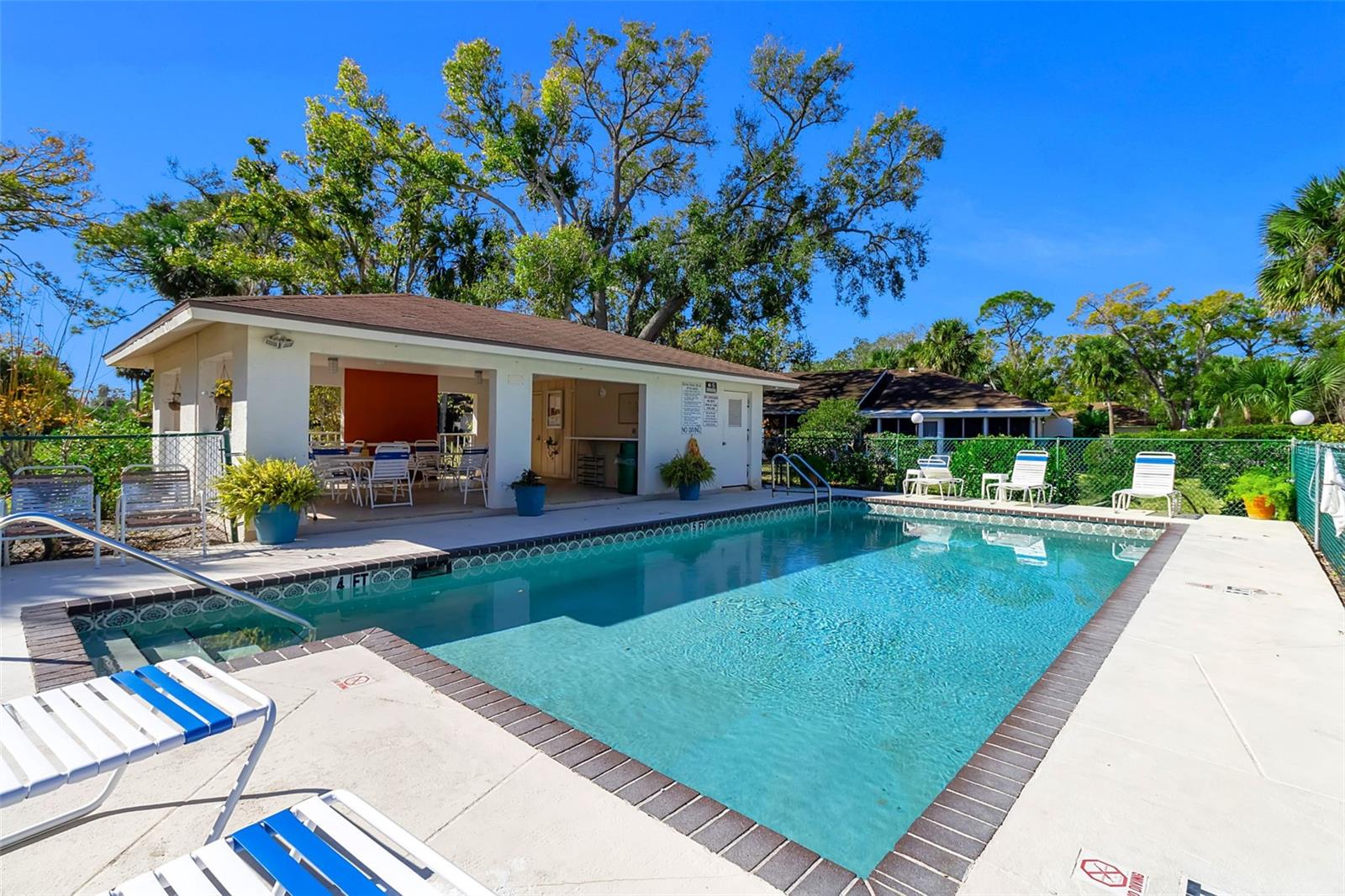 ROYAL PALM VILLAS - Residential