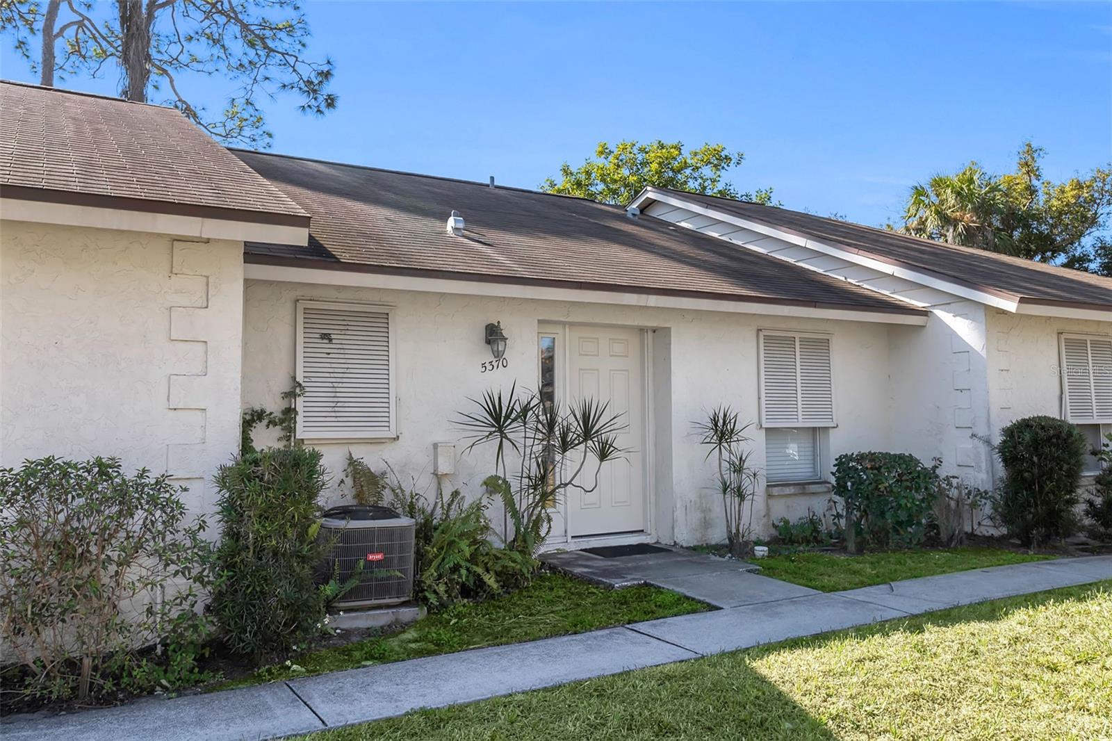 ROYAL PALM VILLAS - Residential