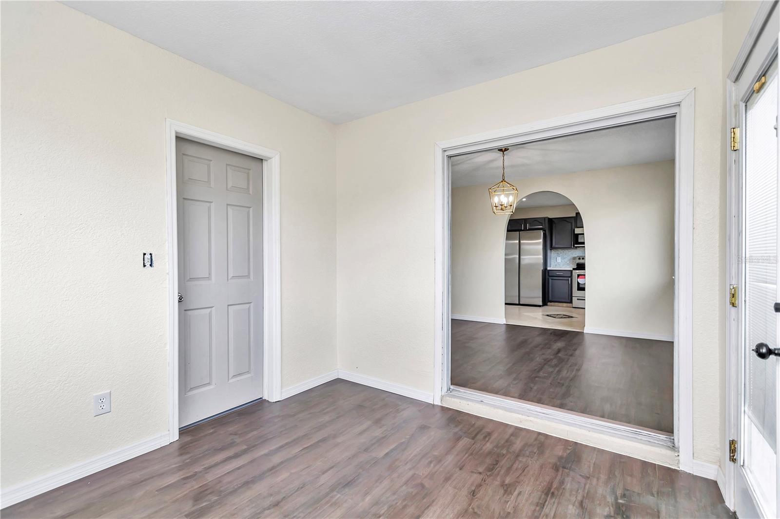 SILVER SPRINGS SHORES - Residential