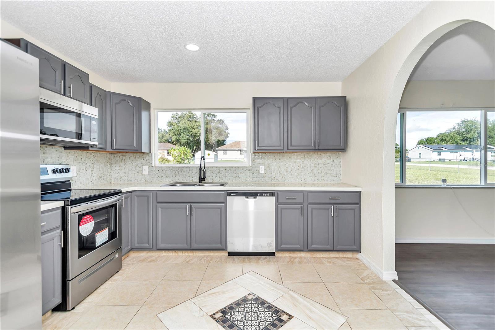 SILVER SPRINGS SHORES - Residential