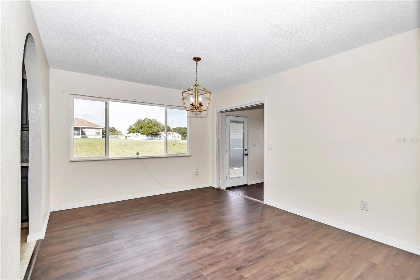 SILVER SPRINGS SHORES - Residential