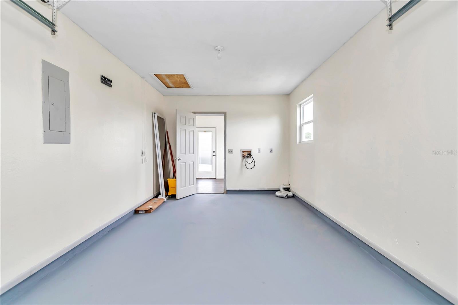 SILVER SPRINGS SHORES - Residential