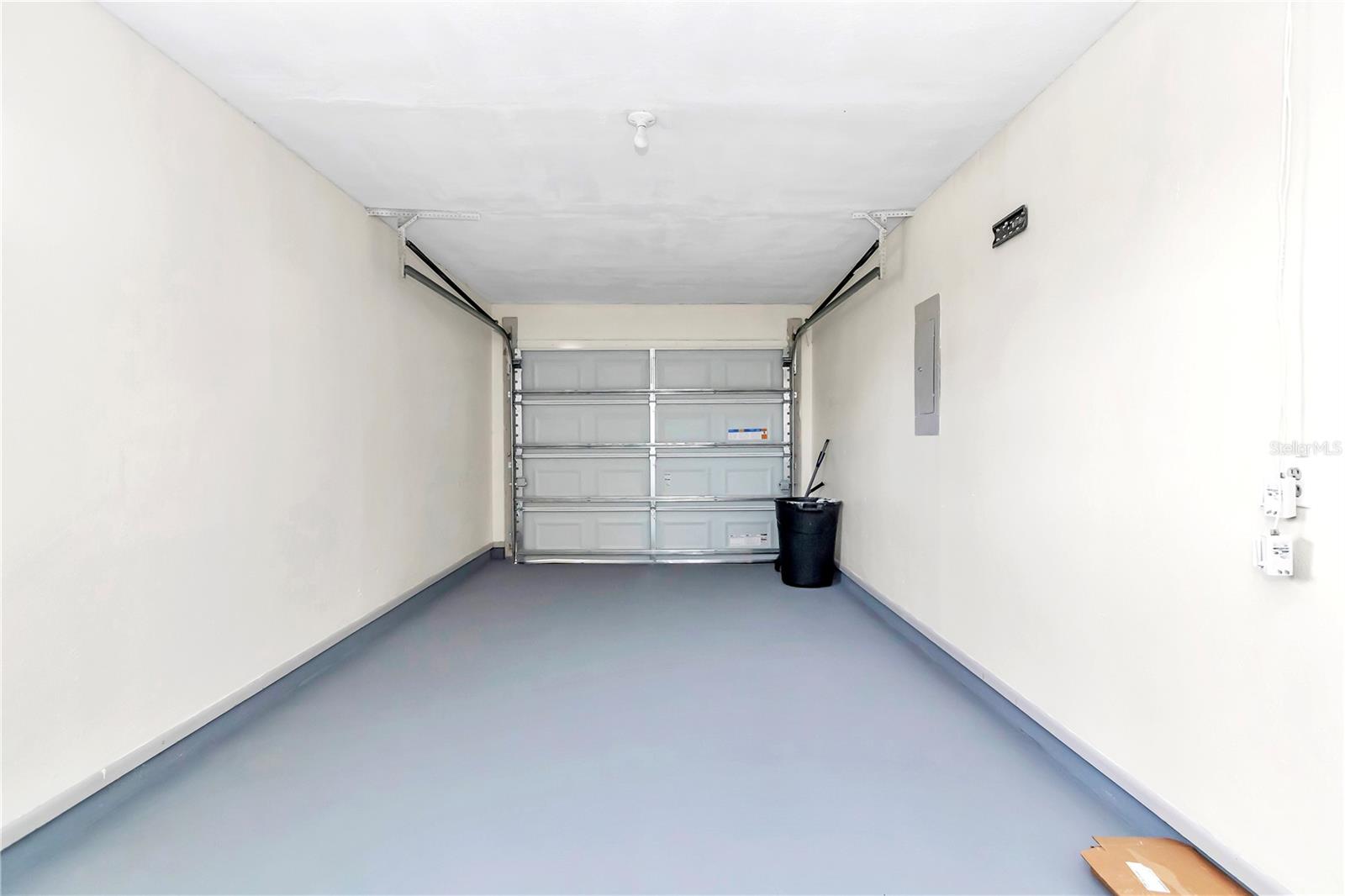 SILVER SPRINGS SHORES - Residential