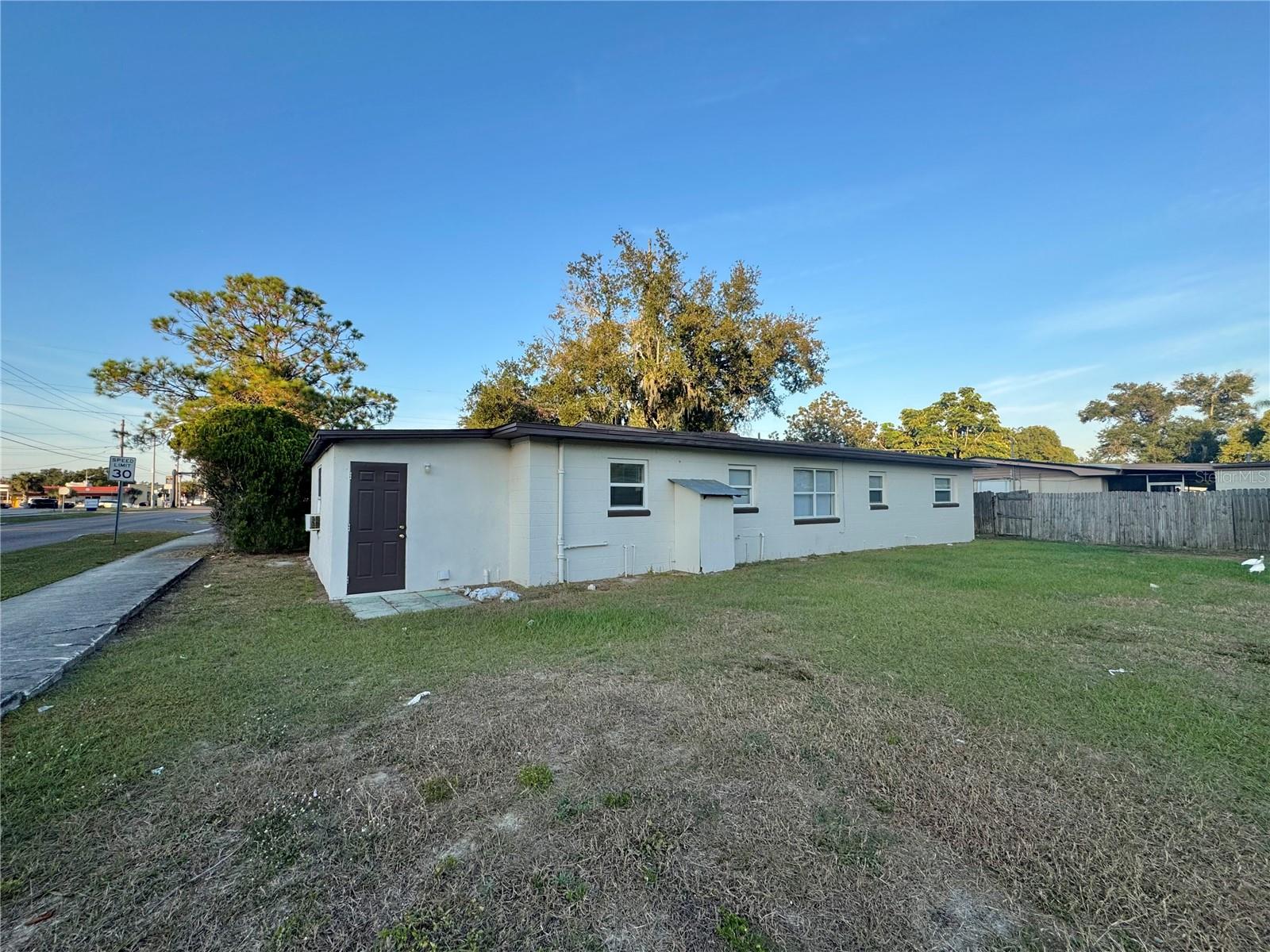 CARLS SUB - Residential Lease