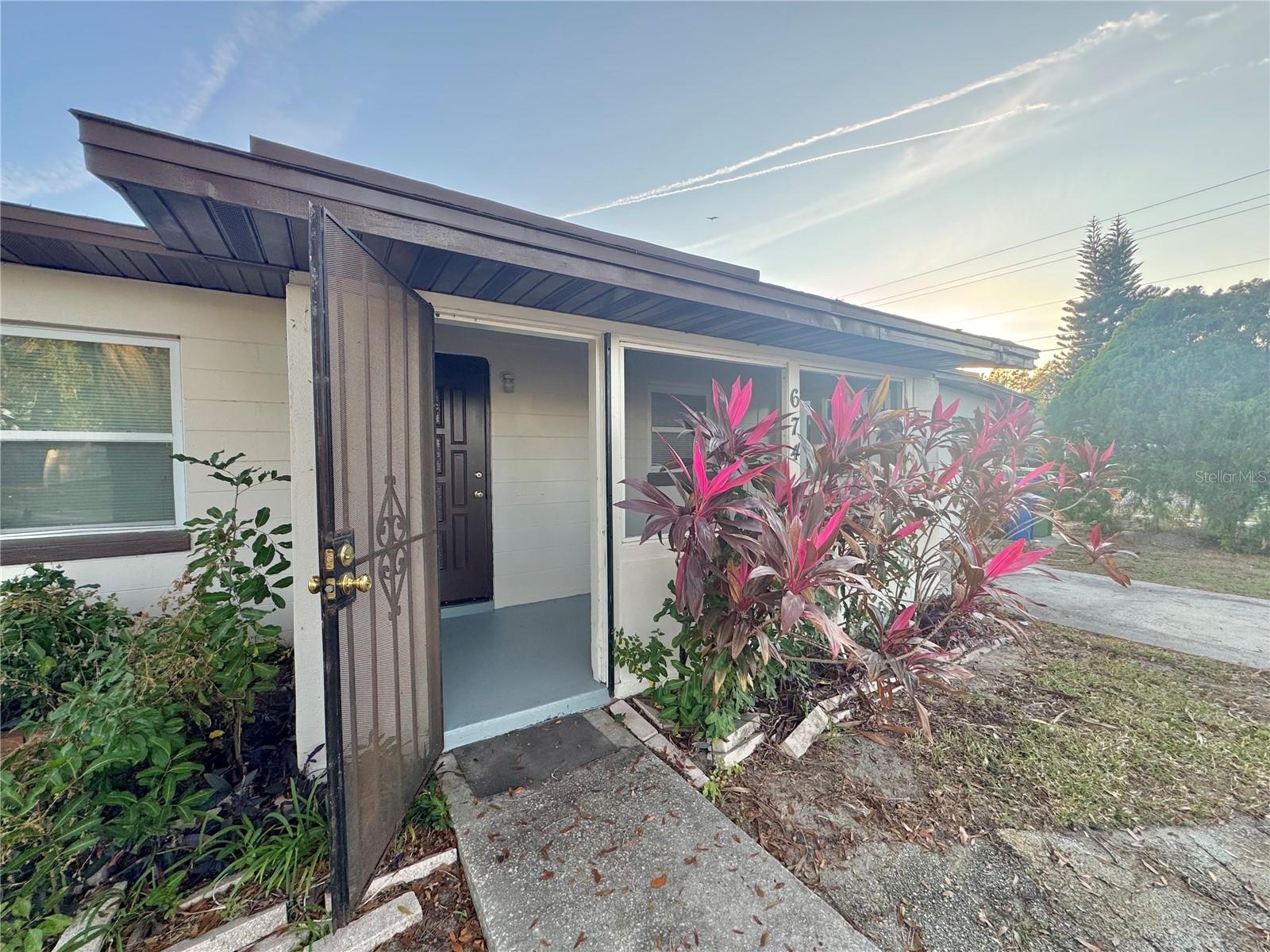 CARLS SUB - Residential Lease