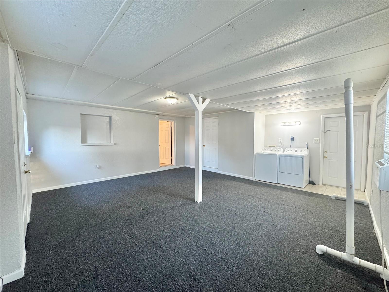 CARLS SUB - Residential Lease