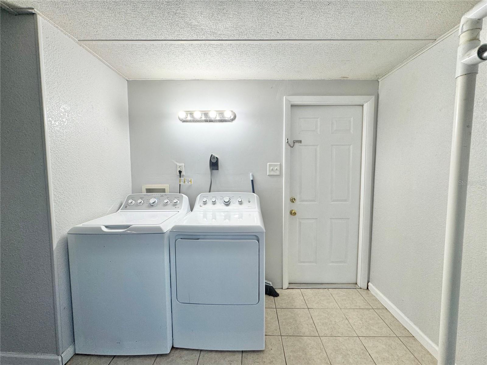 CARLS SUB - Residential Lease