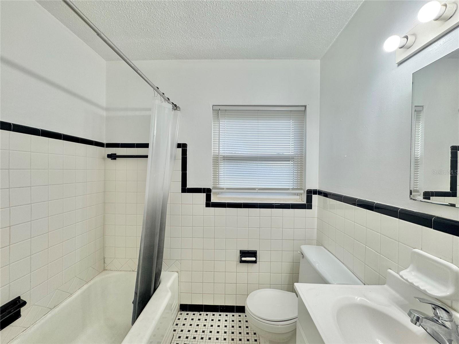 CARLS SUB - Residential Lease