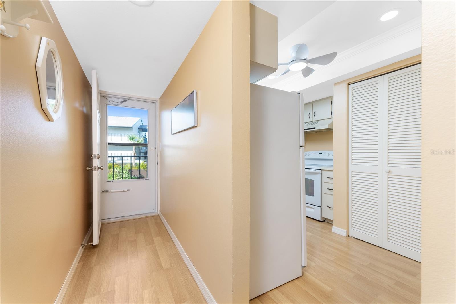 PELICAN LANDING BLDG E - Residential