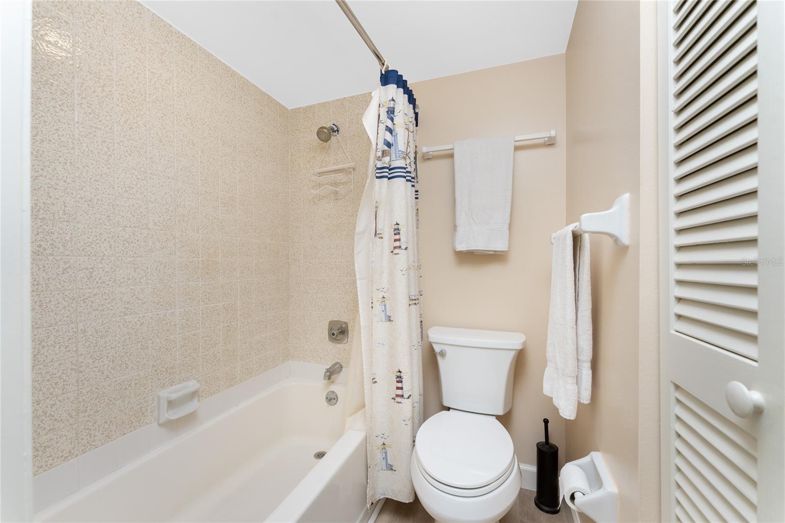 PELICAN LANDING BLDG E - Residential