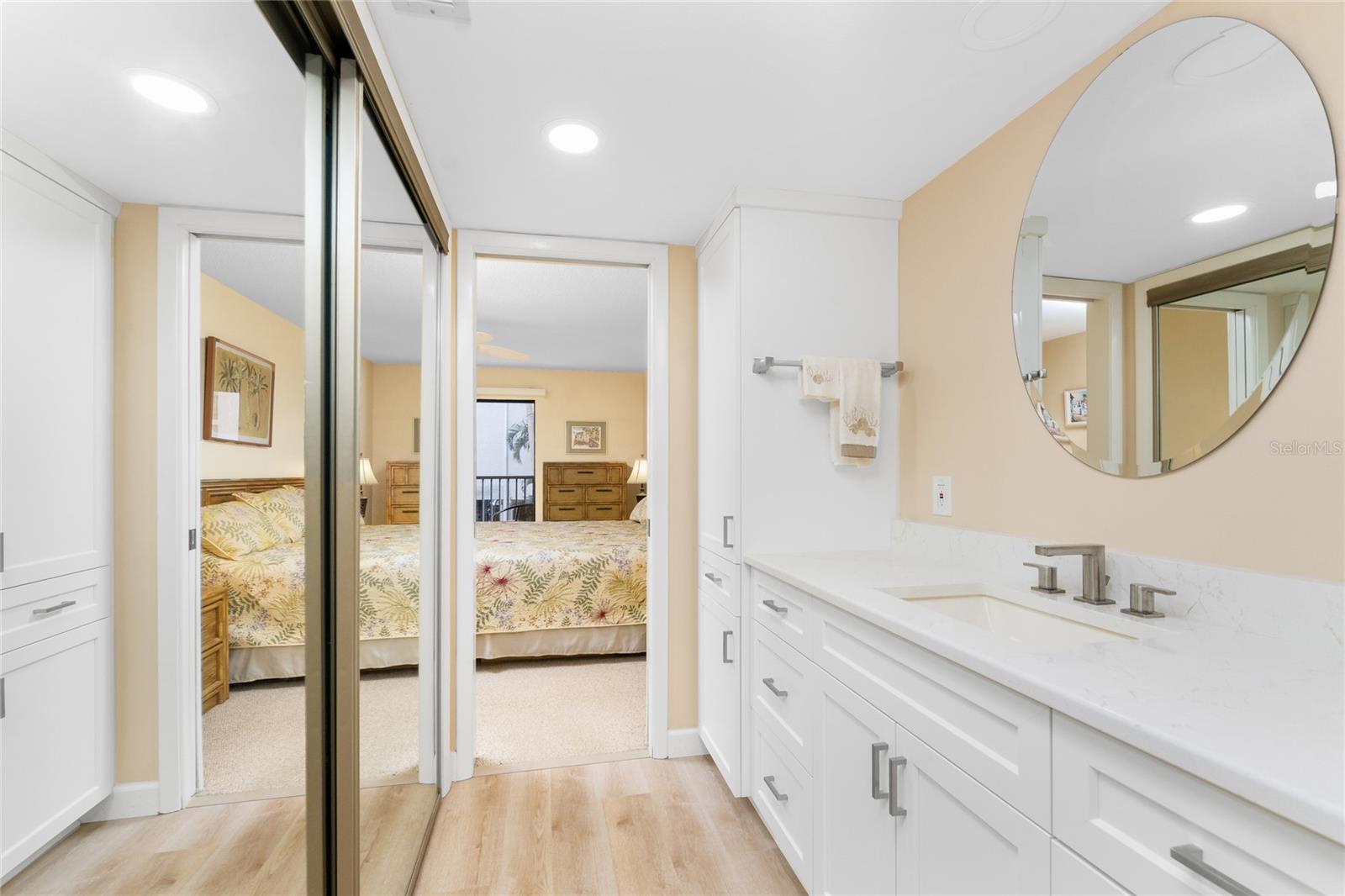 PELICAN LANDING BLDG E - Residential