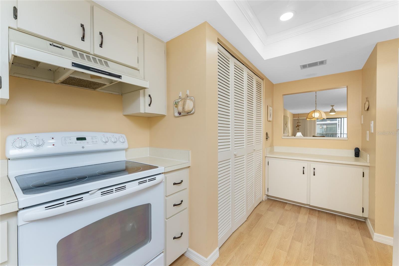 PELICAN LANDING BLDG E - Residential