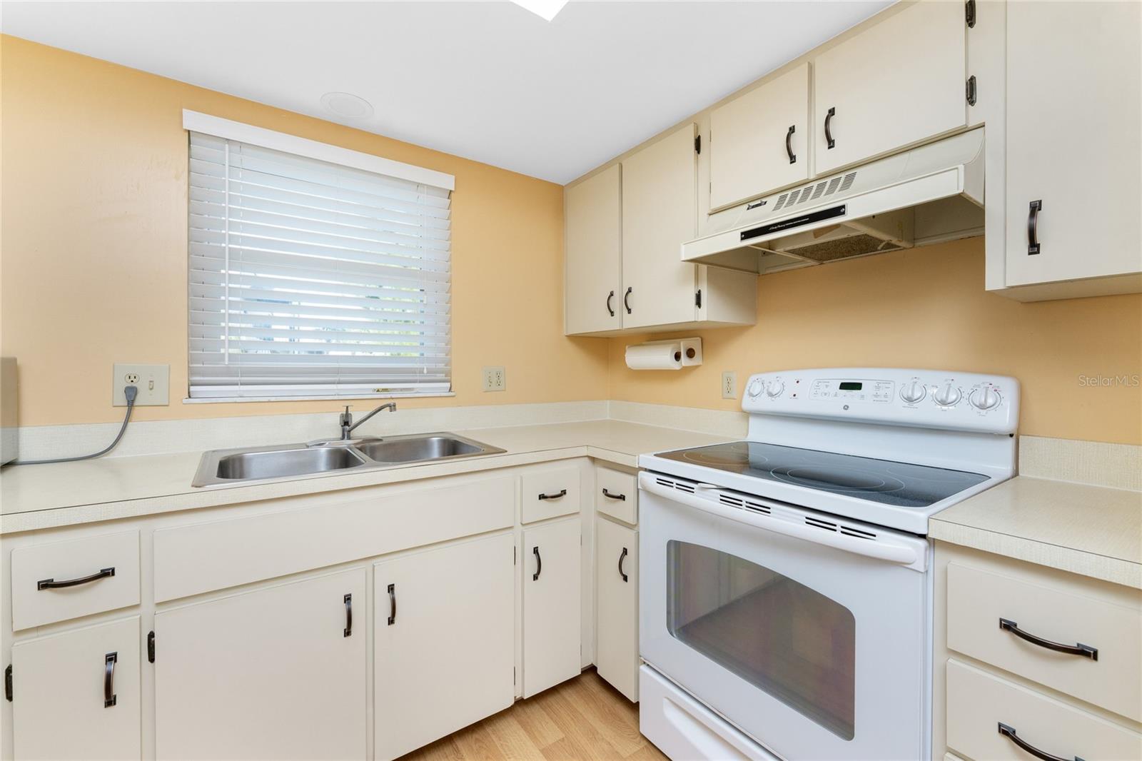 PELICAN LANDING BLDG E - Residential