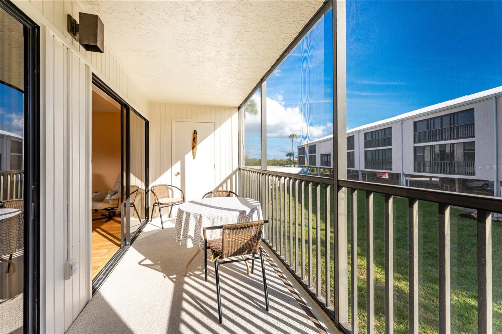 PELICAN LANDING BLDG E - Residential