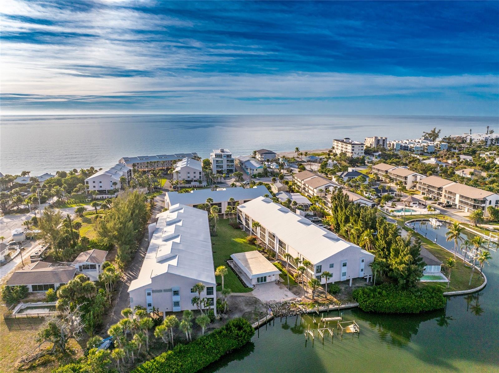 PELICAN LANDING BLDG E - Residential