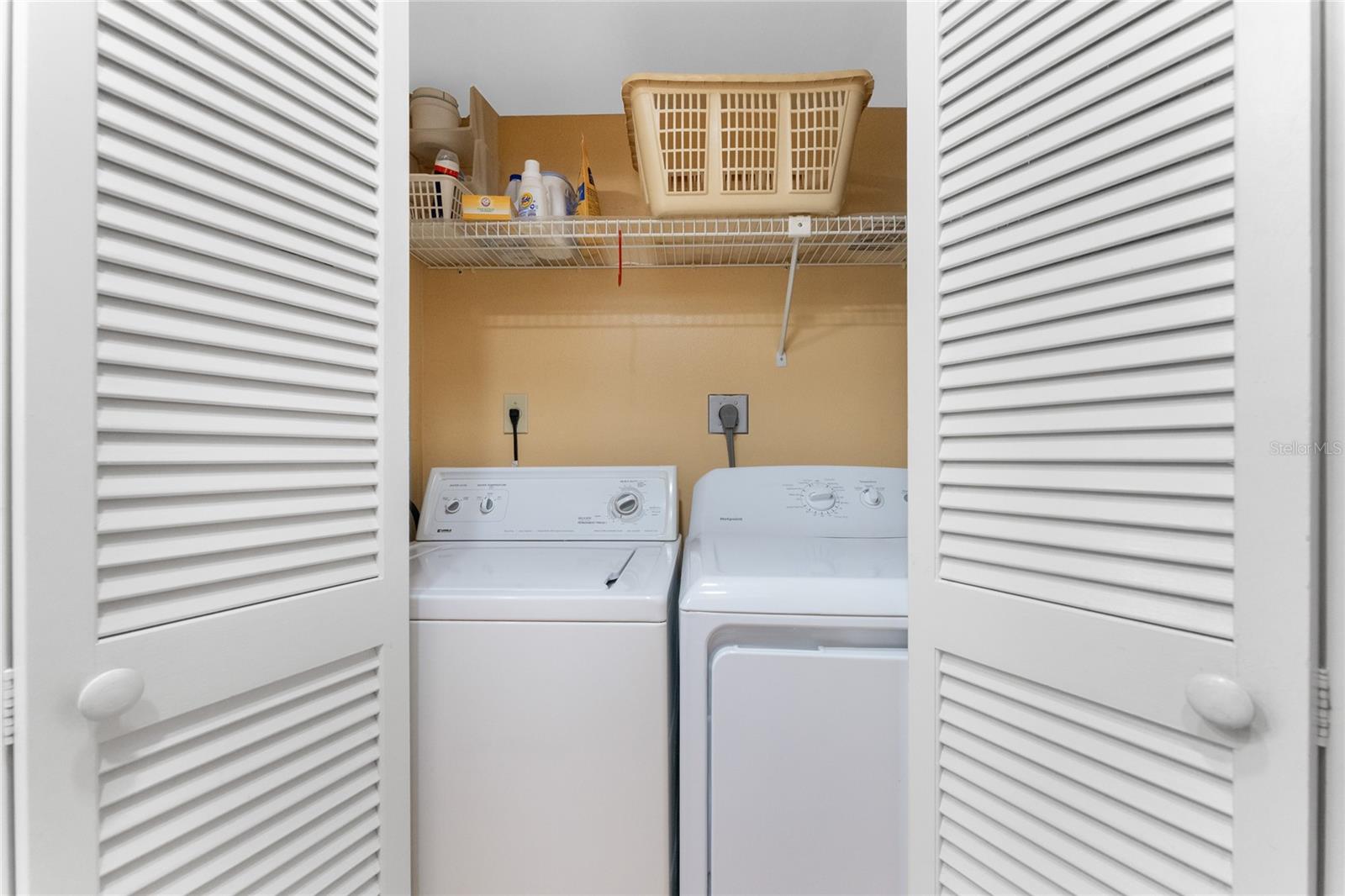 PELICAN LANDING BLDG E - Residential