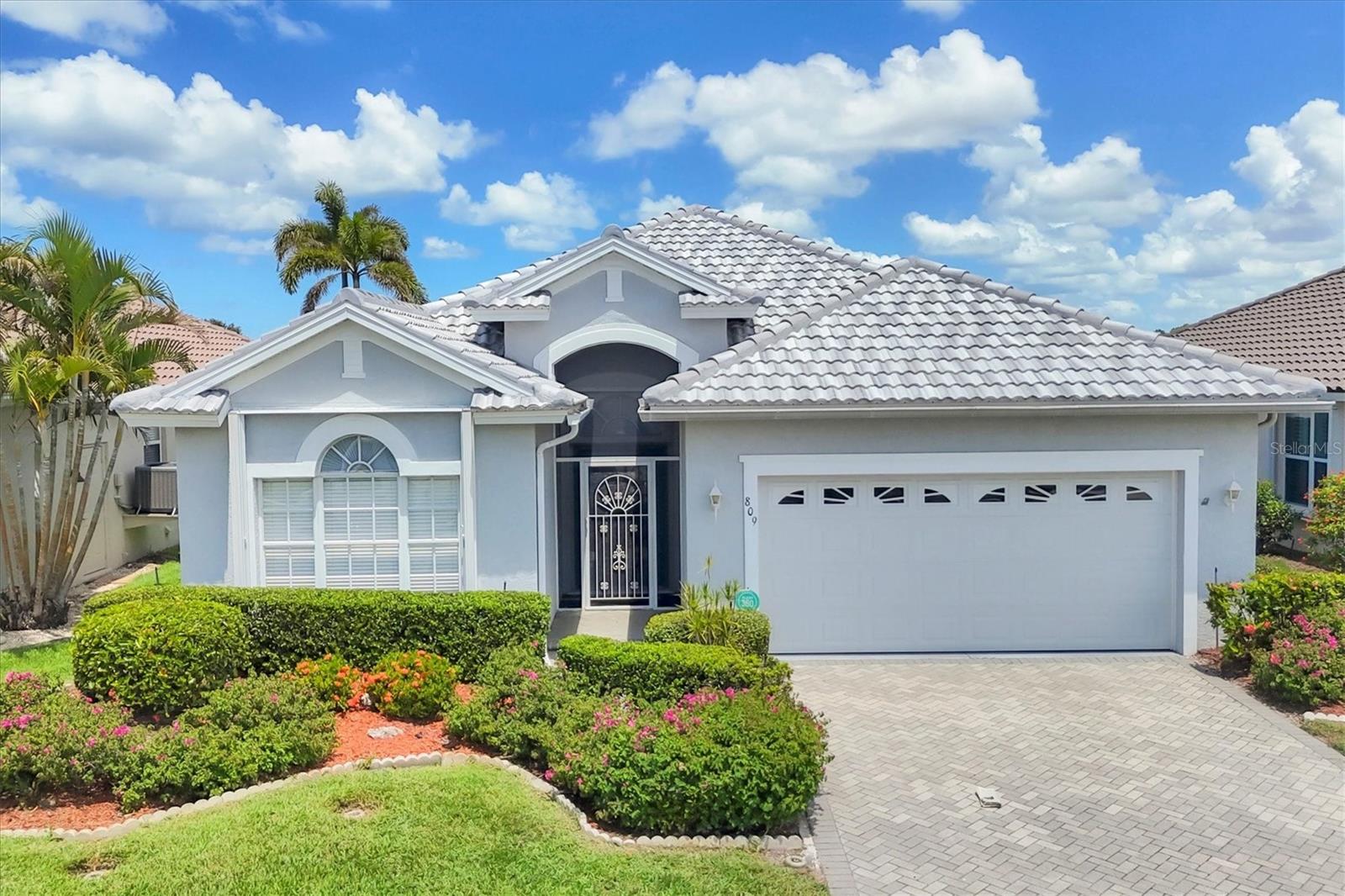 809 DERBYSHIRE DRIVE