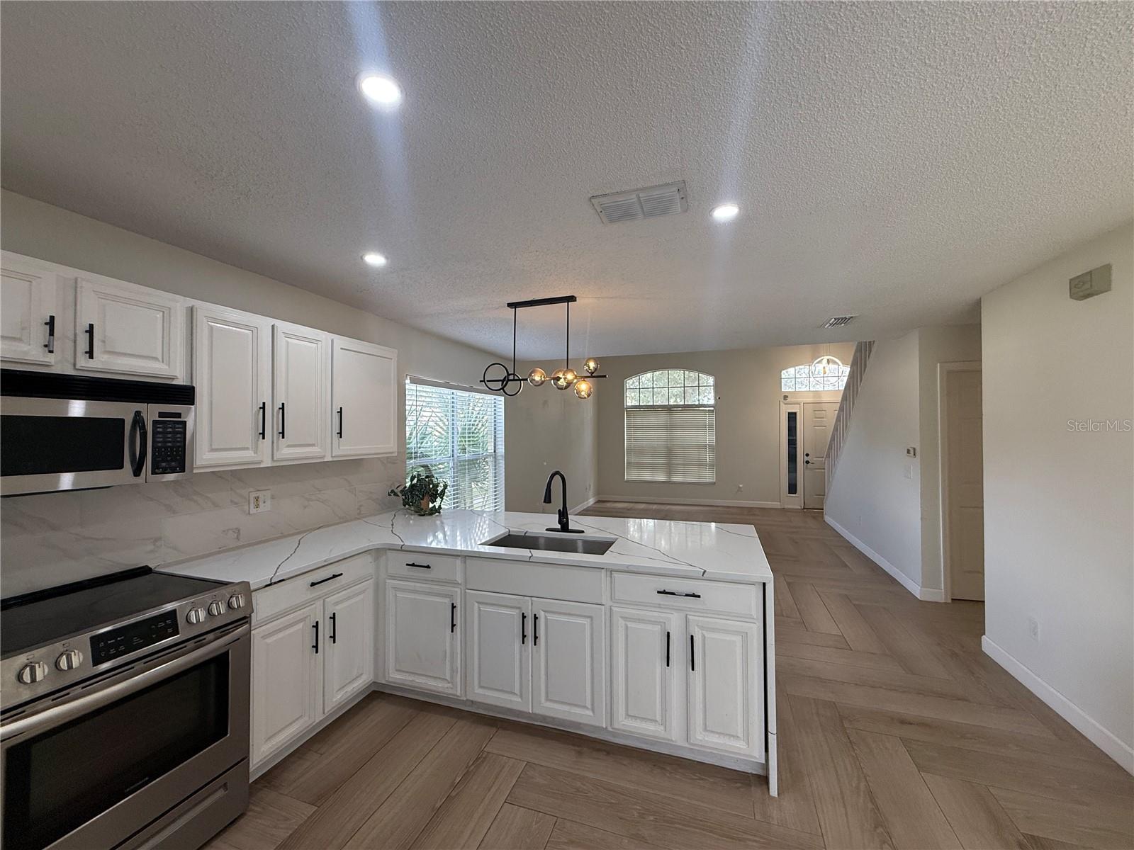 SUNCREST VILLAS PH 02 - Residential Lease