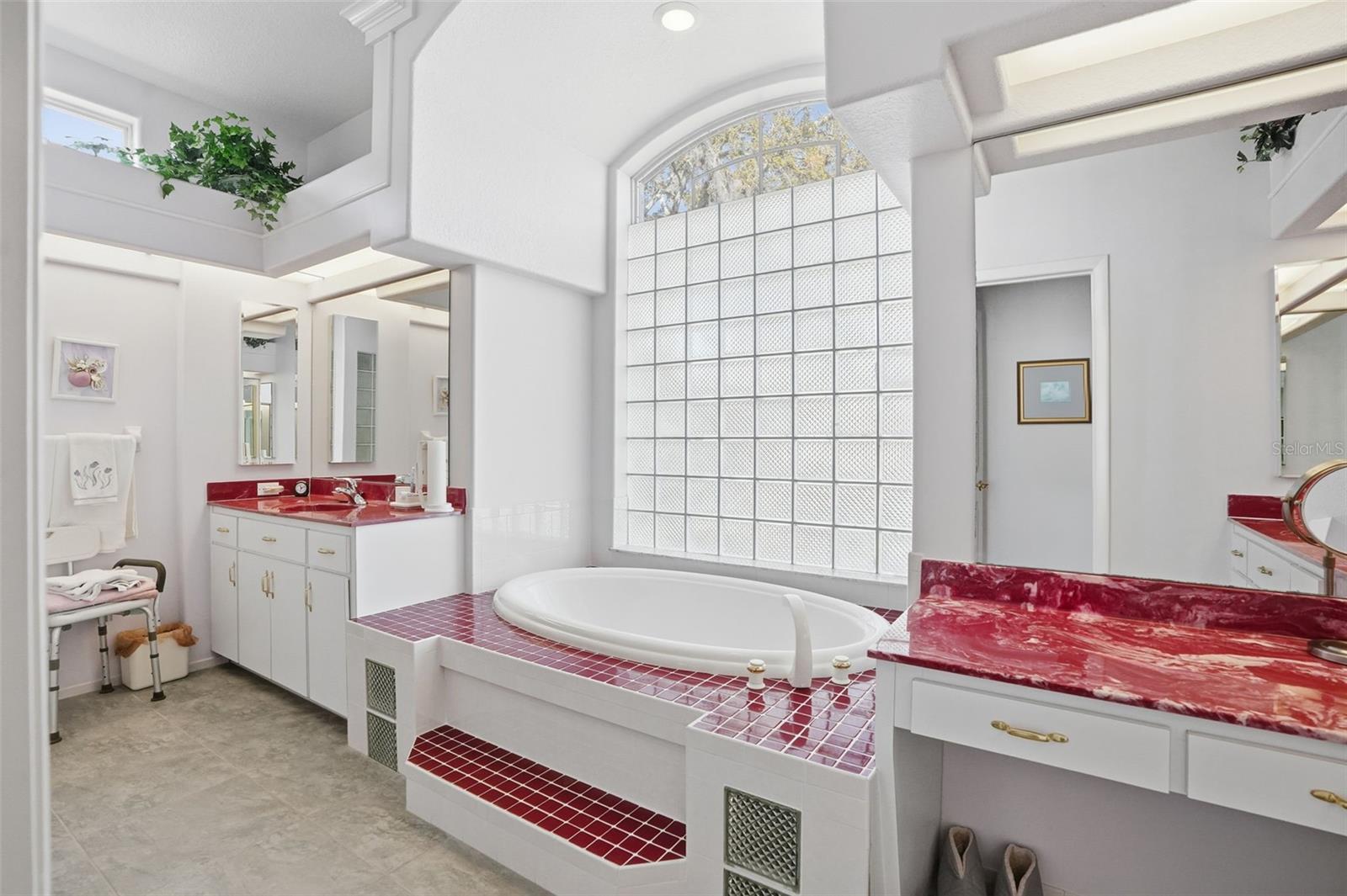 AUTUMN OAKS - Residential