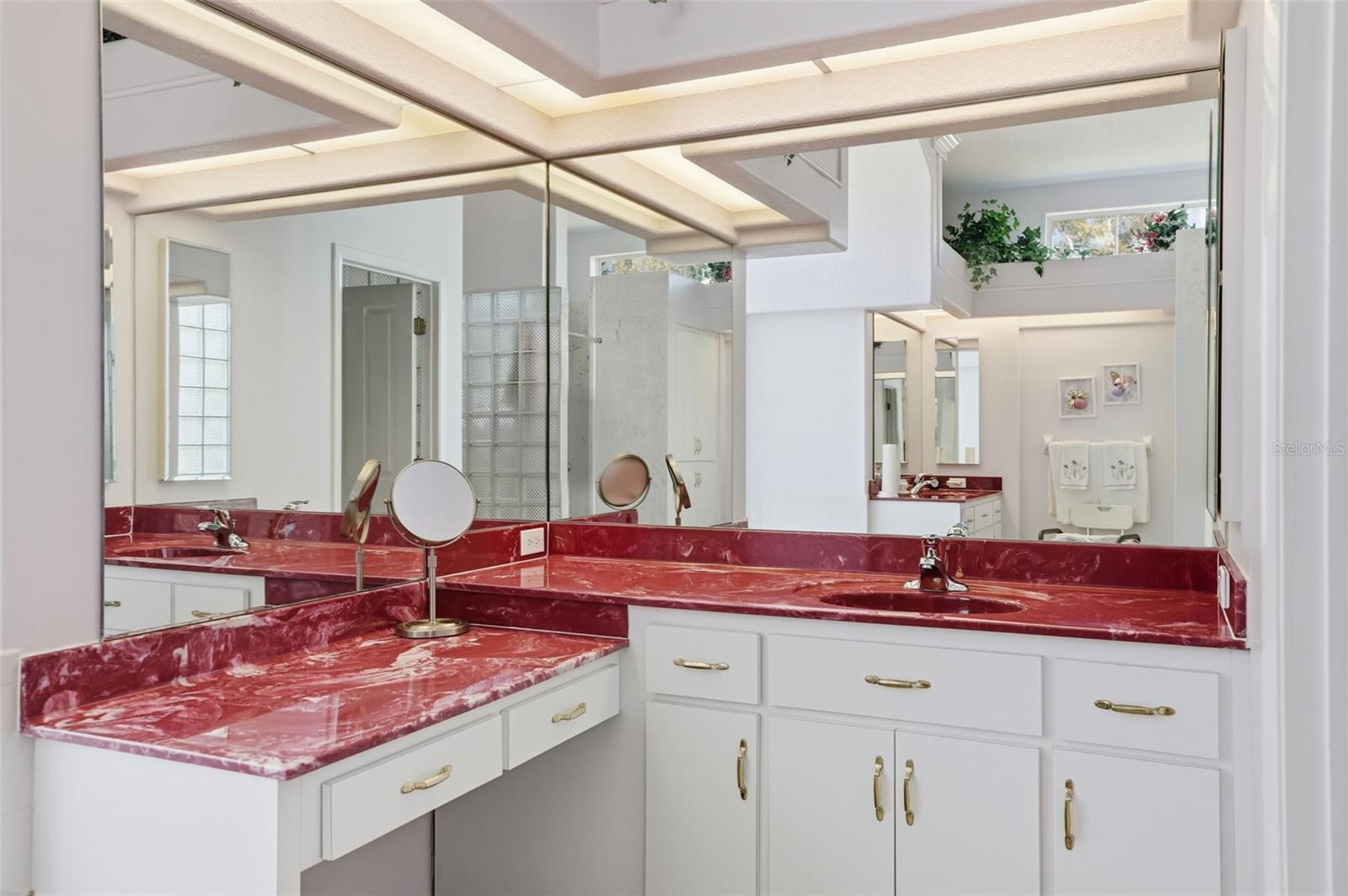 AUTUMN OAKS - Residential