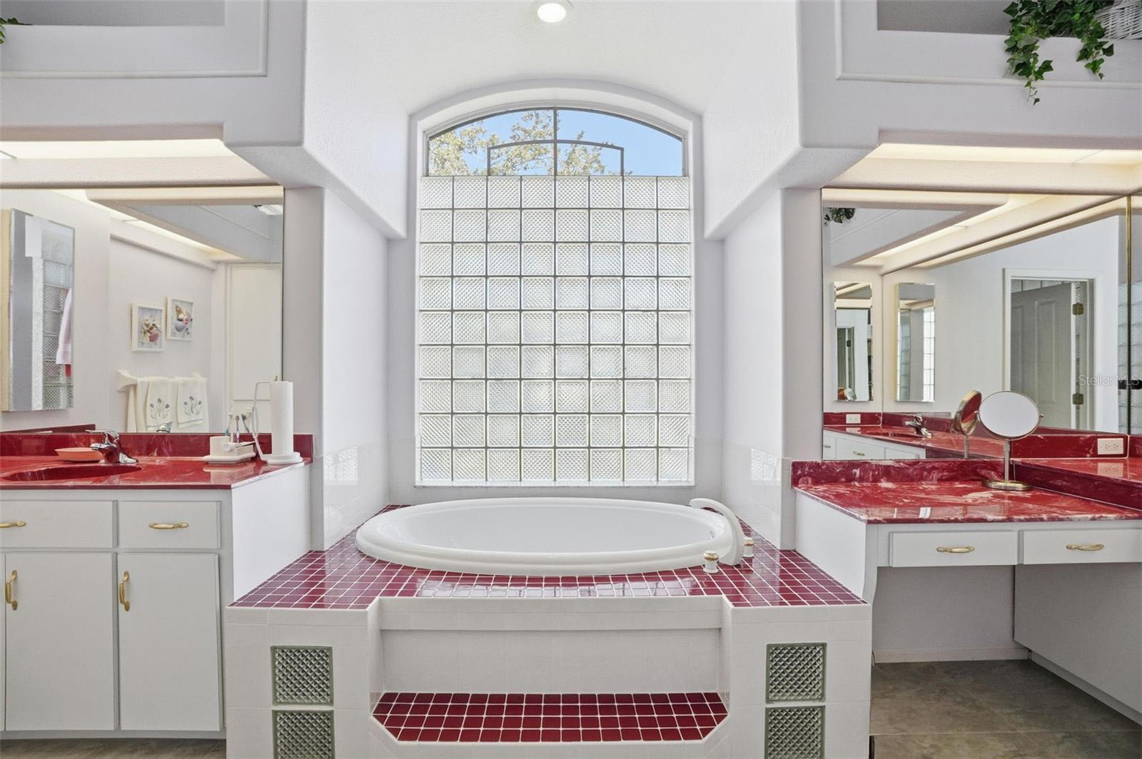 AUTUMN OAKS - Residential