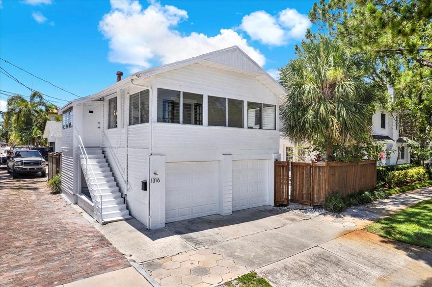 Cozy vintage-style garage apartment in sought after Old Northeast neighborhood. Walk up off back brick alley. One bedroom with combo mini kitchen and living room, with extra Old Florida style enclosed porch that sees some downtown buildings. Close walk straight to beautiful waterfront park with trails and aquatic center.