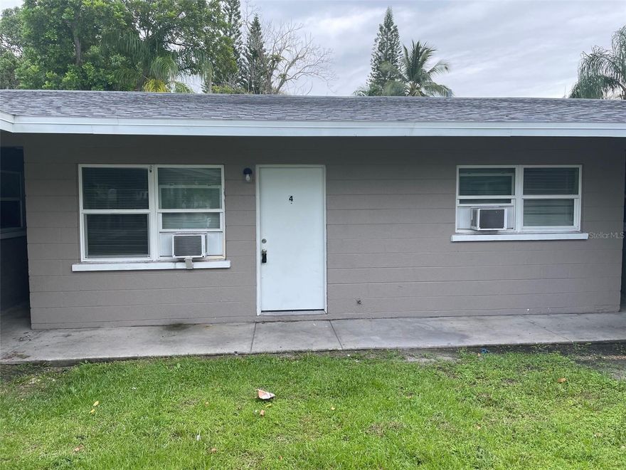 Large 2 bedroom 1 bath apartment. The unit has a large living room, open kitchen and 2 large bedrooms. The unit has hook ups for a stackable washer/dryer and parking for 1 car. It is in close proximity to Downtown Bradenton, Riverwalk, Lecom Park and Gulf beaches.