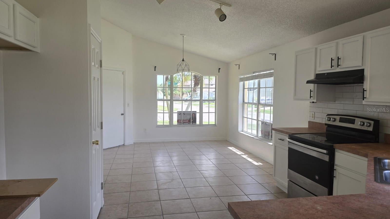 2401 CEDARFIELD LANE