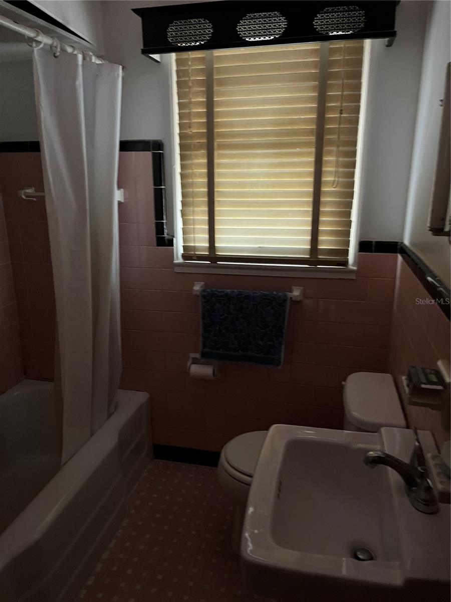 DAVIS & MITCHELLS ADD - Residential