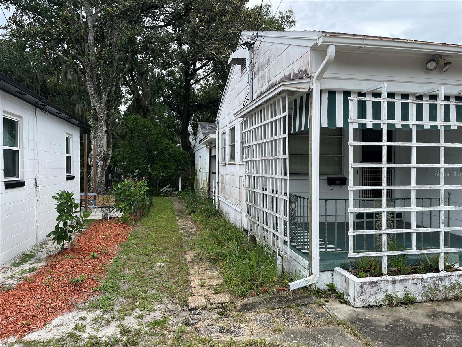 DAVIS & MITCHELLS ADD - Residential