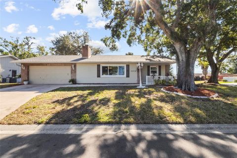 Photo of 5004 Brandeis Circle N, Sarasota, FL 34243 (MLS # A4671514)