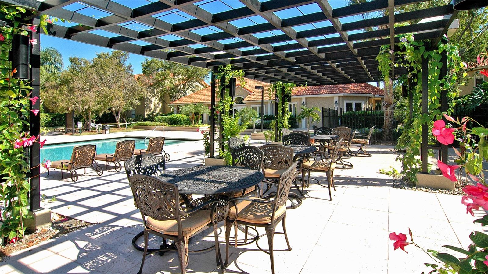 VINTAGE GRAND - Residential