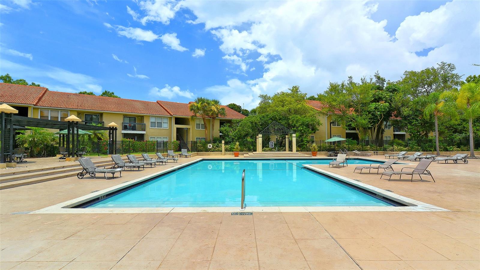 VINTAGE GRAND - Residential