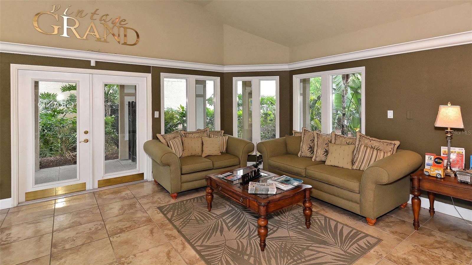 VINTAGE GRAND - Residential