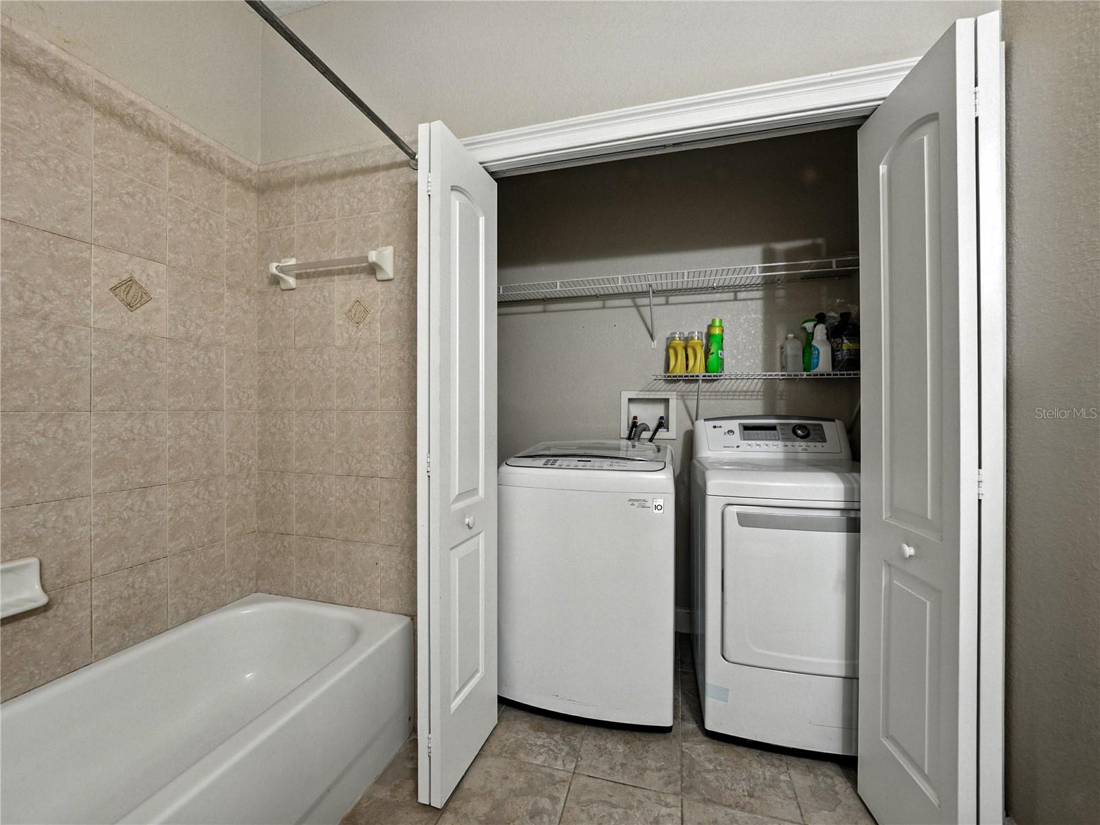 ALEXANDER WOODS TWNHMS - Residential