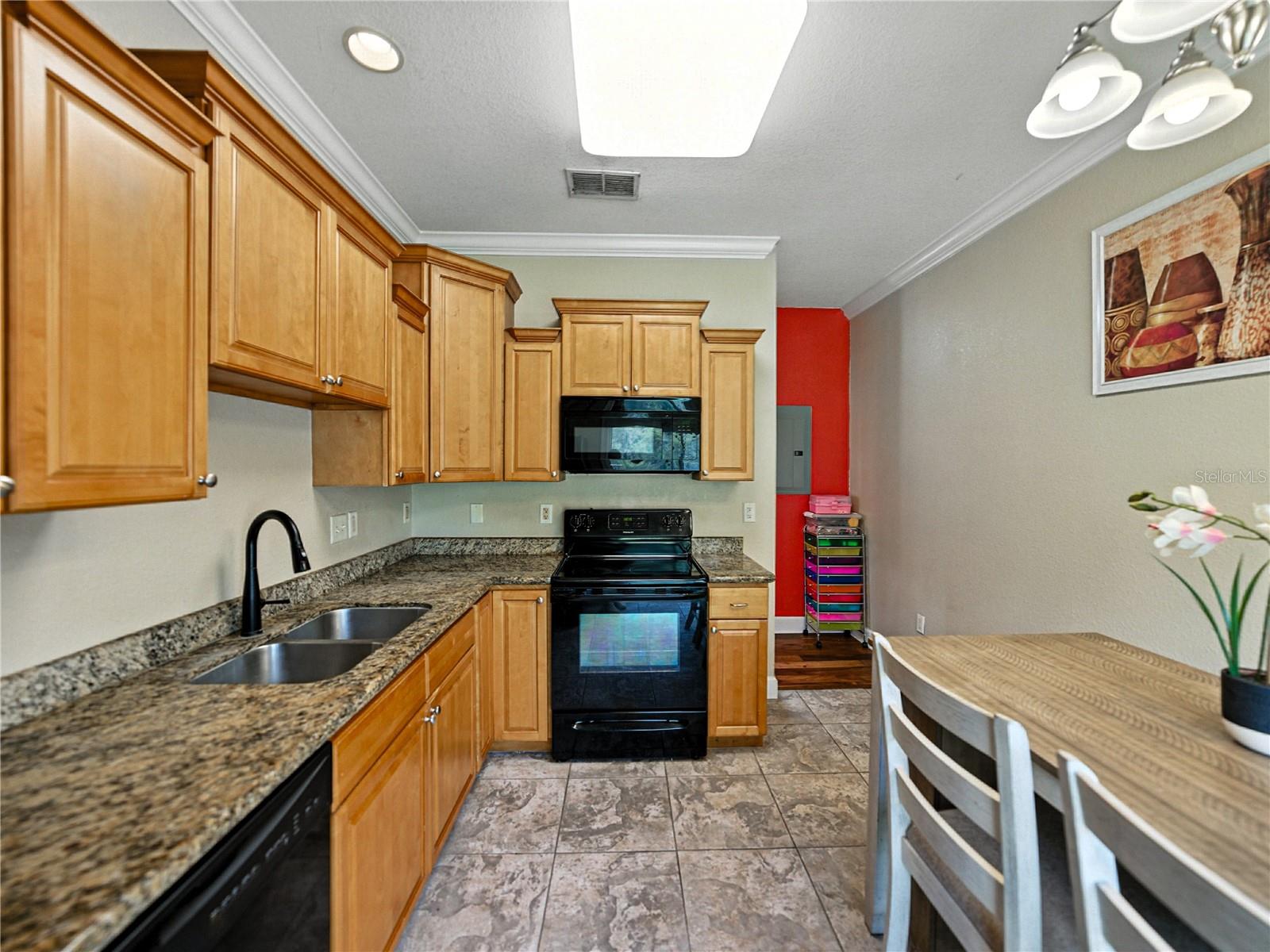 ALEXANDER WOODS TWNHMS - Residential