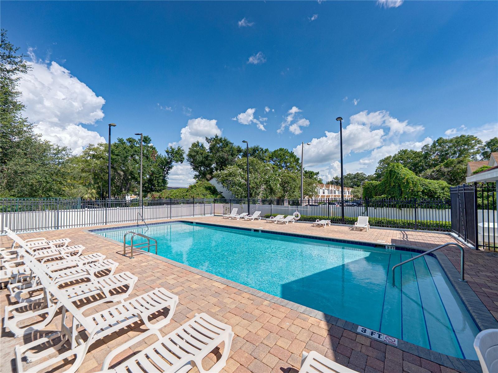 ALEXANDER WOODS TWNHMS - Residential